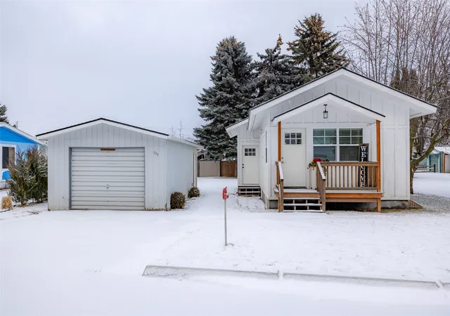 Homes for sale in Kalispell, MT | 222 Forest Hill Vlg, Kalispell, MT 59901 | MLS# 30065862