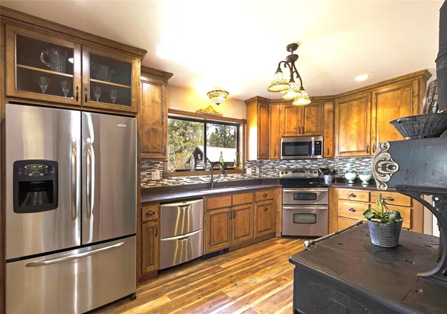 5th image of 230 Cap Ln, Hamilton, MT 59840 | MLS# 30065909