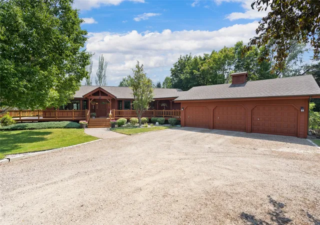 Photo 2 of Single family home for sale at 590 Country Way N, Kalispell, MT 59901 | MLS# 30066003 | Listing updated on 2026-10-11