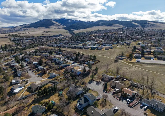 27th image of 2404 Highwood Dr, Missoula, MT 59803 | MLS# 30066348