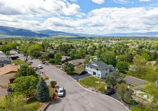 4th image of 2404 Highwood Dr, Missoula, MT 59803 | MLS# 30066348