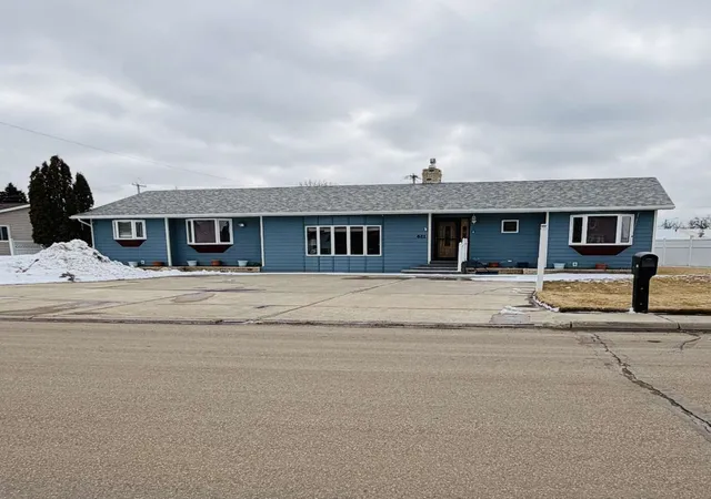 Homes for sale in Plentywood, MT | 621 W Laurel Ave, Plentywood, MT 59254 | MLS# 30067030