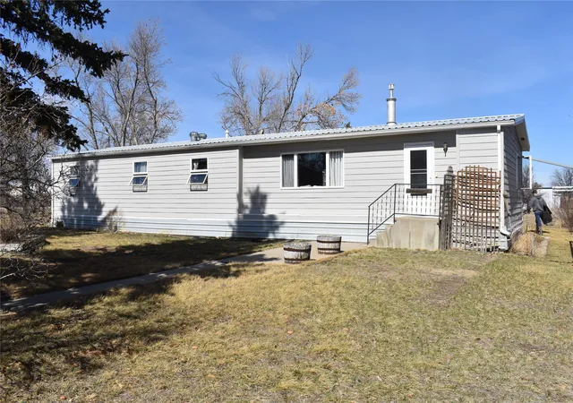 Homes for sale in Brady, MT | 208 2Nd Ave Sw, Brady, MT 59416 | MLS# 30067385