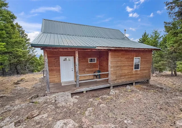 Photo 2 of Single family home for sale at 30 Bunks Trl, Ennis, MT 59729 | MLS# 30068105 | Listing updated on 2026-09-30