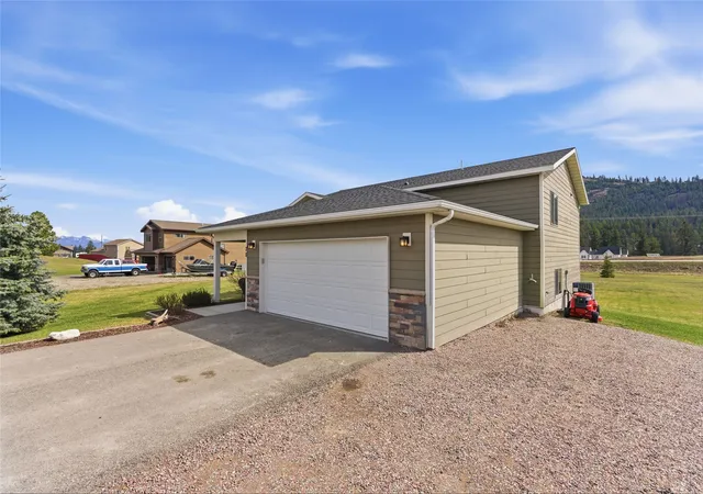 2nd image of 28 W Ashley Hills Dr, Kalispell, MT 59901 | MLS# 30067545