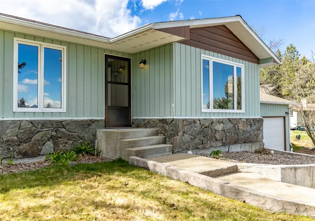 5th image of 212 Lakeshore Dr, Kalispell, MT 59901 | MLS# 30067658