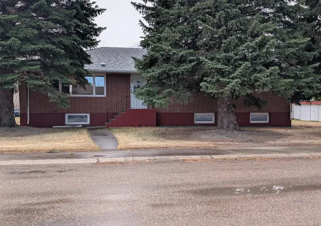 Homes for sale in Shelby, MT | 300 Gallatin St, Shelby, MT 59474 | MLS# 30068736