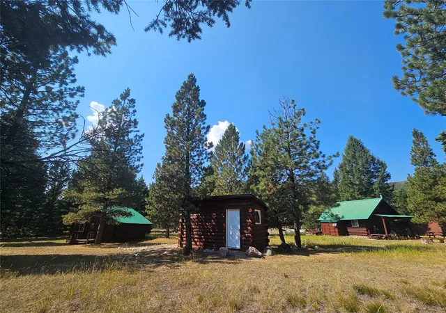 Photo 3 of Single family home for sale at 8880 Elk Trl Loop, Lincoln, MT 59639 | MLS# 30068749 | Listing updated on 2026-07-31