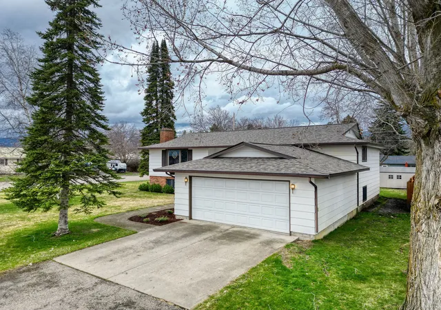 Photo 2 of Single family home for sale at 1207 6th Avenue W, Columbia Falls, MT 59912 | MLS# 30068275 | Listing updated on 2026-07-14