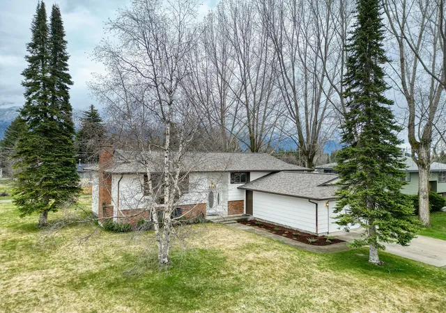 Photo 4 of Single family home for sale at 1207 6th Avenue W, Columbia Falls, MT 59912 | MLS# 30068275 | Listing updated on 2026-07-14