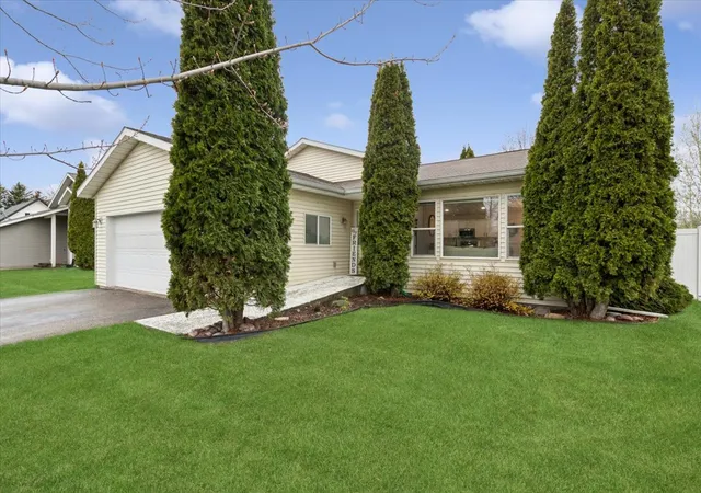 Photo 2 of Single family home for sale at 7 Grace Rd, Columbia Falls, MT 59912 | MLS# 30068936 | Listing updated on 2026-10-11