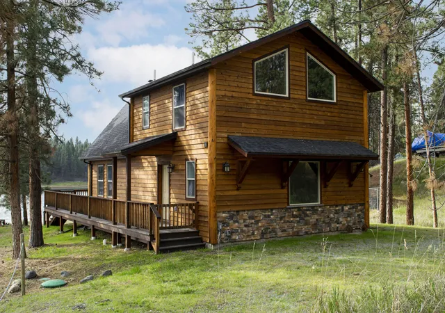 3rd image of 171 Carpenter Ln, Eureka, MT 59917 | MLS# 30068500