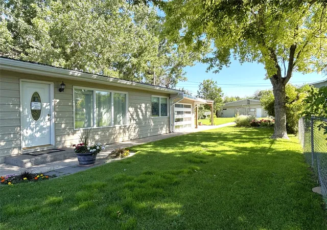 2nd image of 1420 13th Ave Sw, Great Falls, MT 59404 | MLS# 30069406