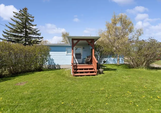 Photo 2 of Single family home for sale at 1575 Mt Hwy 35, Kalispell, MT 59901 | MLS# 30070000 | Listing updated on 2026-10-11