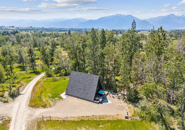 2nd image of 3205 Quiet Pl, Stevensville, MT 59870 | MLS# 30070082