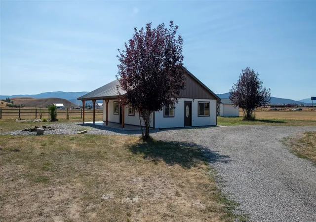 Homes for sale in Eureka, MT | 84 Hillside Ln, Eureka, MT 59917 | MLS# 30070071