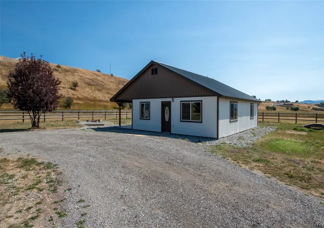 Homes for sale in Eureka, MT | 84 Hillside Ln, Eureka, MT 59917 | MLS# 30070071