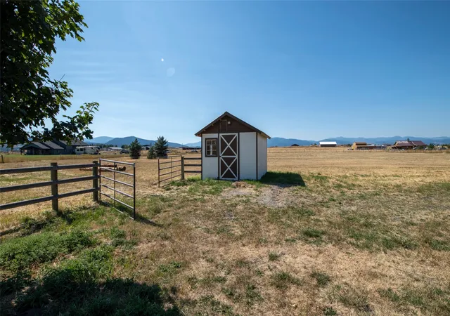 Homes for sale in Eureka, MT | 84 Hillside Ln, Eureka, MT 59917 | MLS# 30070071