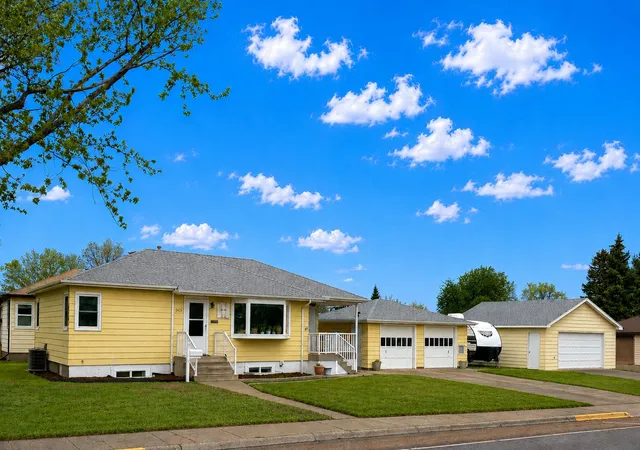 2nd image of 2425 9th Ave S, Great Falls, MT 59405 | MLS# 30070443