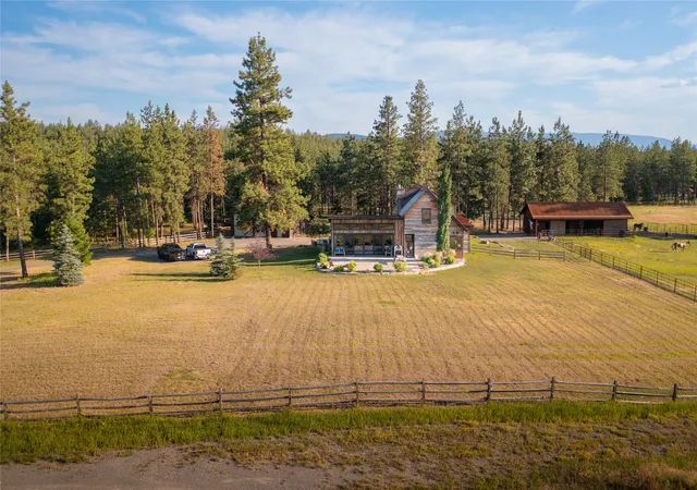 4th image of 401 Boulder Ln, Eureka, MT 59917 | MLS# 30070557