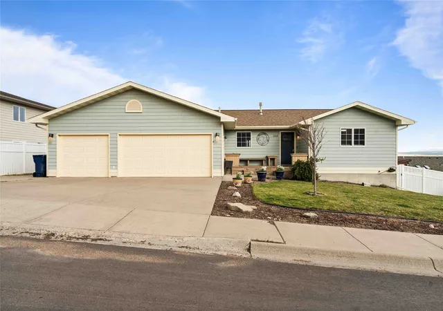 Photo 1 of Single family home for sale at 3209 Kingwood Dr, Great Falls, MT 59404 | MLS# 30069995 | Listing updated on 2026-07-20