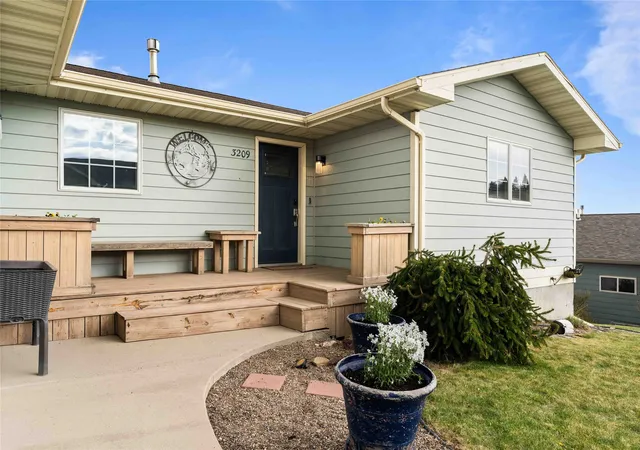Photo 3 of Single family home for sale at 3209 Kingwood Dr, Great Falls, MT 59404 | MLS# 30069995 | Listing updated on 2026-07-20