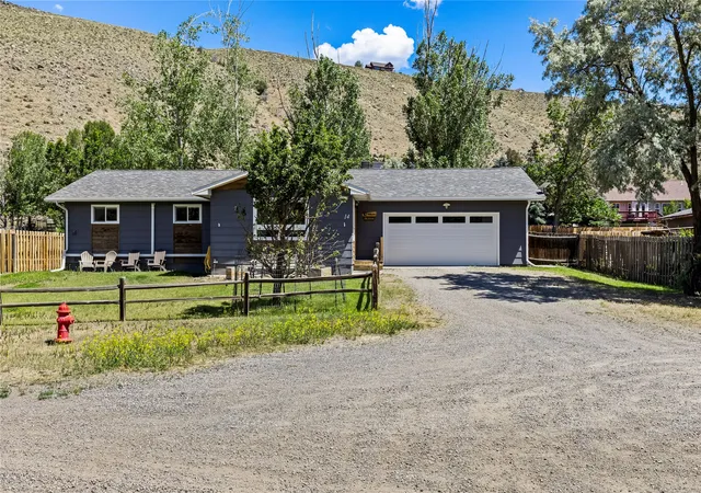 Photo 3 of Single family home for sale at 14 Peters Ln, Gardiner, MT 59030 | MLS# 30070655 | Listing updated on 2026-07-14