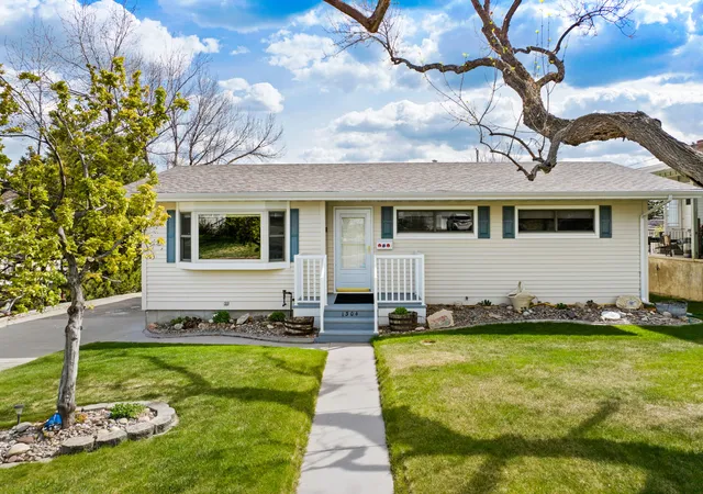 2nd image of 1304 Avenue C Nw, Great Falls, MT 59404 | MLS# 30070502