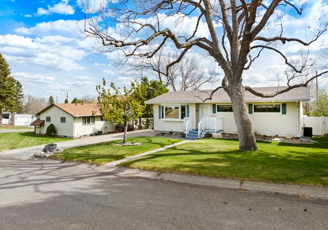 3rd image of 1304 Avenue C Nw, Great Falls, MT 59404 | MLS# 30070502