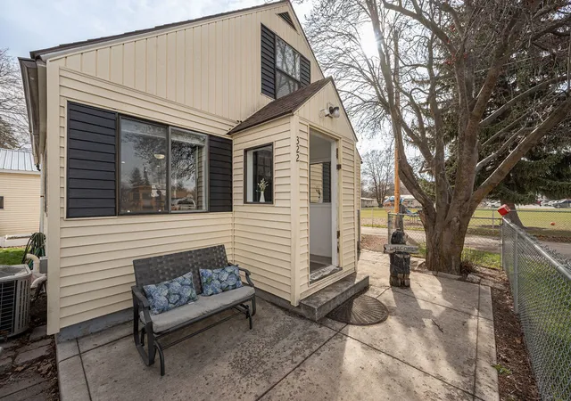 Photo 1 of Single family home for sale at 322 W Oregon St, Kalispell, MT 59901 | MLS# 30070777 | Listing updated on 2026-07-14