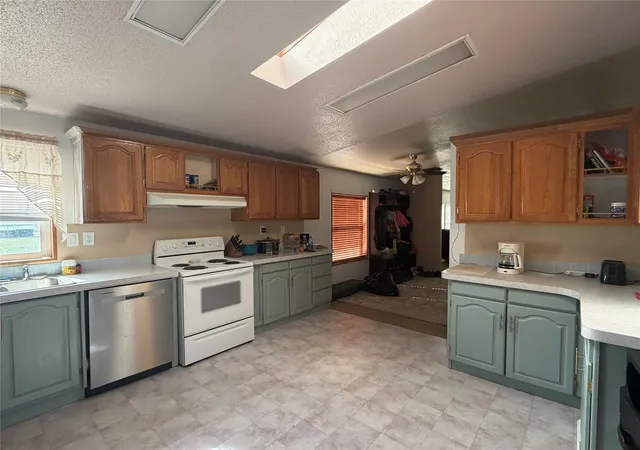 4th image of 11 Wall St, White Sulphur Springs, MT 59645 | MLS# 30070861