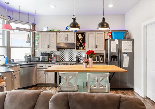 4th image of 213 W Woolman St, Butte, MT 59701 | MLS# 30070959