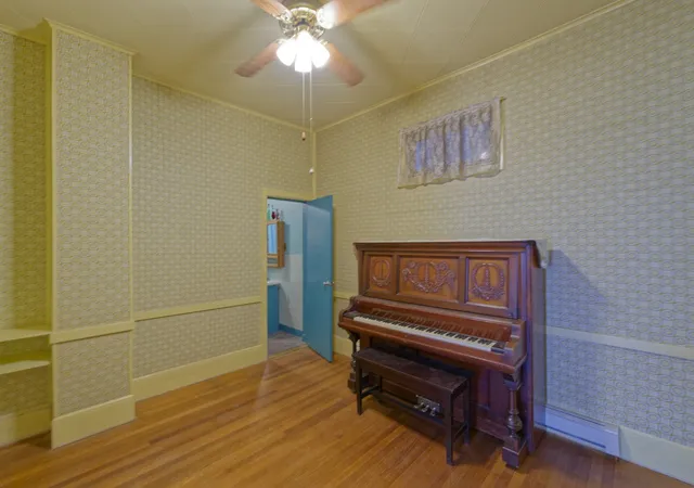 3rd image of 412 W Park St W, Butte, MT 59701 | MLS# 30071079