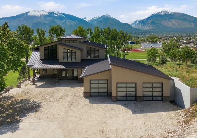 Photo 3 of Single family home for sale at 131 Eastside Hwy, Hamilton, MT 59840 | MLS# 30070940 | Listing updated on 2026-07-24