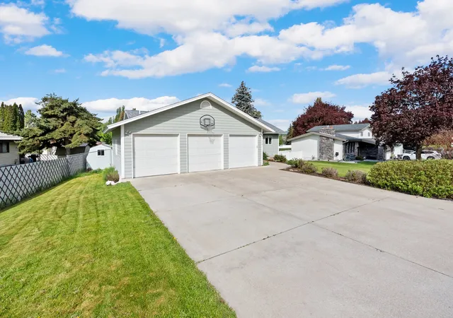 4th image of 310 Hilltop Ave, Kalispell, MT 59901 | MLS# 30070352