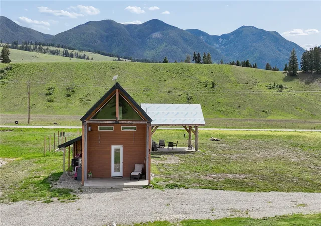Homes for sale in Eureka, MT | 40 Moraine Dr N, Eureka, MT 59917 | MLS# 30071539