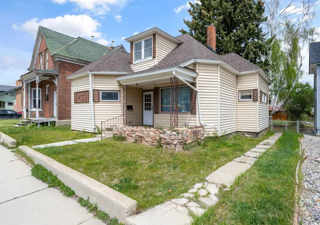 Homes for sale in Anaconda, MT | 318 W 4th St, Anaconda, MT 59711 | MLS# 30071540