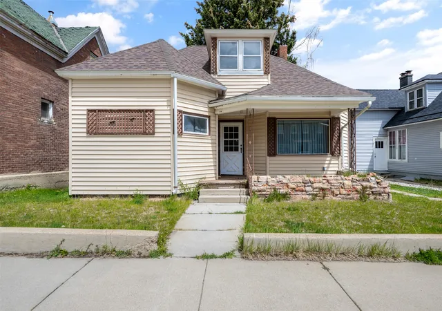 Homes for sale in Anaconda, MT | 318 W 4th St, Anaconda, MT 59711 | MLS# 30071540
