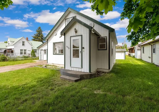 Homes for sale in Polson, MT | 609 6Th Ave E, Polson, MT 59860 | MLS# 30071577