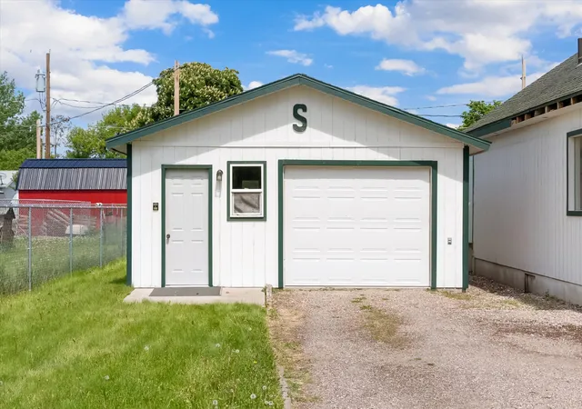 Homes for sale in Polson, MT | 609 6Th Ave E, Polson, MT 59860 | MLS# 30071577