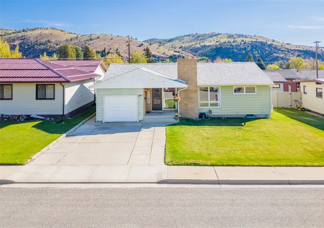 Homes for sale in Anaconda, MT | 1814 Haggin St, Anaconda, MT 59711 | MLS# 30071836