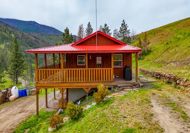 2nd image of 407 Mclaughlin Creek Rd, Paradise, MT 59856 | MLS# 30071891