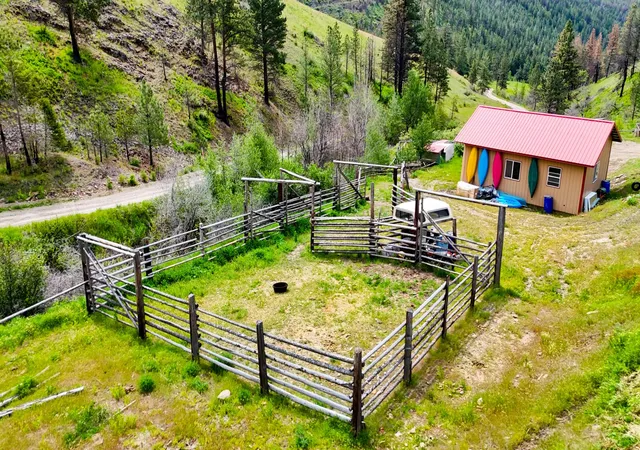 4th image of 407 Mclaughlin Creek Rd, Paradise, MT 59856 | MLS# 30071891