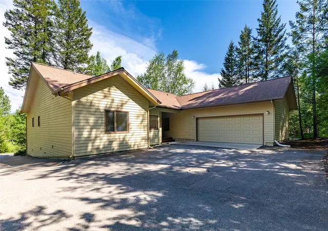 Photo 3 of Single family home for sale at 230 Meadow Lake Dr, Columbia Falls, MT 59912 | MLS# 30070356 | Listing updated on 2026-07-23