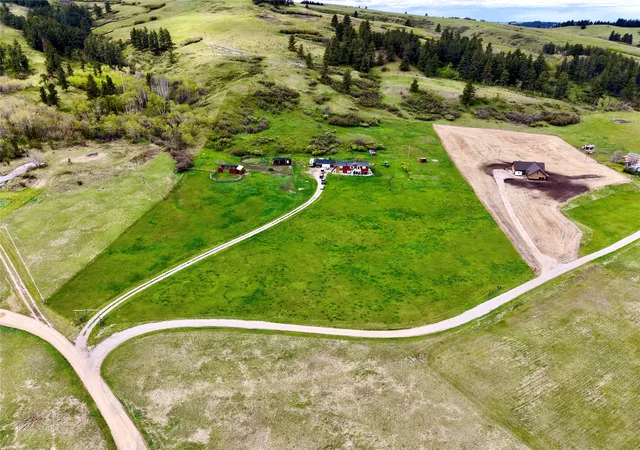 5th image of 138 Railroad Ln, Lewistown, MT 59457 | MLS# 30072089