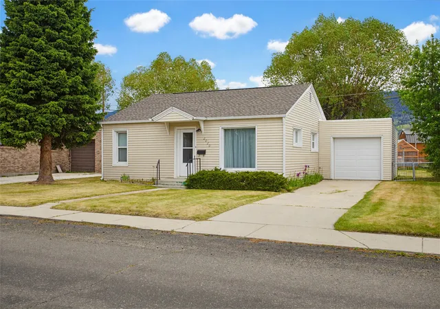 Photo 3 of Single family home for sale at 2020 Massachusetts Ave, Butte, MT 59701 | MLS# 30072175 | Listing updated on 2026-07-31