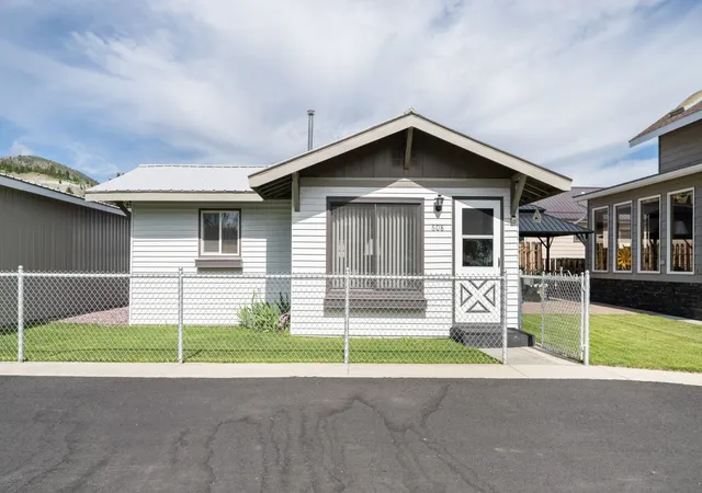 Photo 4 of Single family home for sale at 821 E 6th Street, Anaconda, MT 59711 | MLS# 30072163 | Listing updated on 2026-07-08