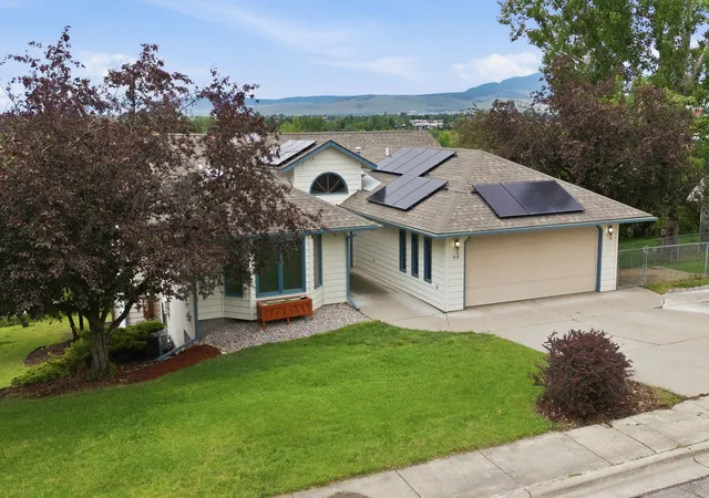 Photo 2 of Single family home for sale at 916 Simons Dr, Missoula, MT 59803 | MLS# 30072136 | Listing updated on 2026-07-12