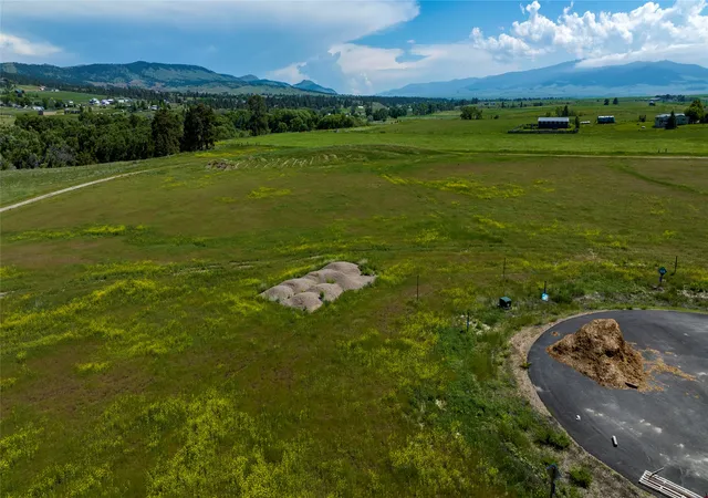4th image of 3765 Wolfwillow Ct, Helena, MT 59602 | MLS# 30072245