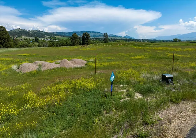 8th image of 3765 Wolfwillow Ct, Helena, MT 59602 | MLS# 30072245
